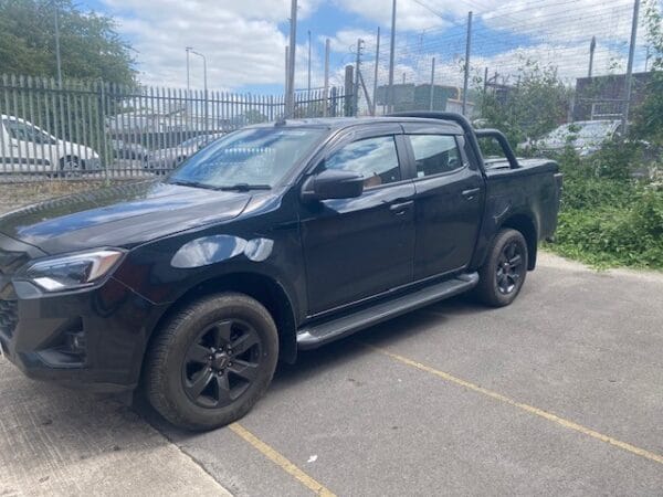Isuzu D-Max Top Up Cover With Styling Bar - Image 11